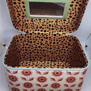 Women’s Plunder Jewelry Hostess Exclusive Make Up Bag Travel Suit Case Handbag